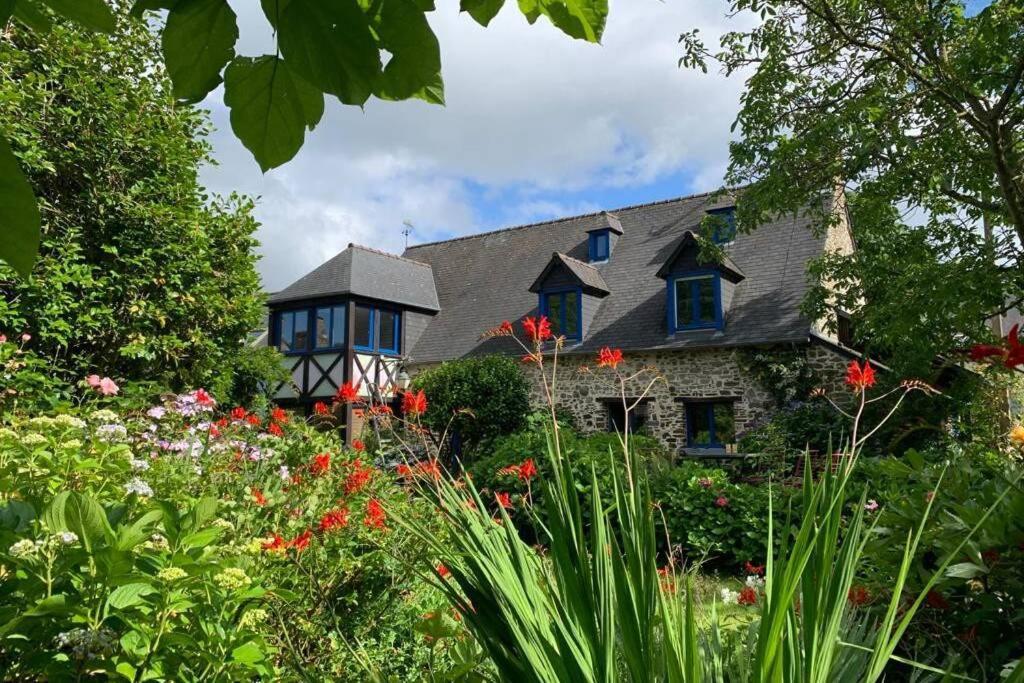 Maison En Pierre Dans Son Nid De Verdure Roz-Landrieux Eksteriør bilde