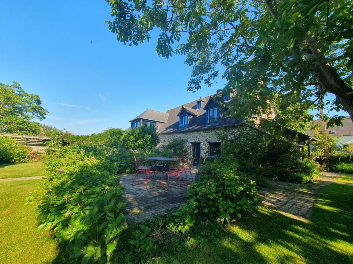 Maison En Pierre Dans Son Nid De Verdure Roz-Landrieux Eksteriør bilde