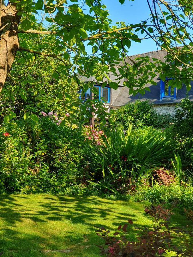 Maison En Pierre Dans Son Nid De Verdure Roz-Landrieux Eksteriør bilde